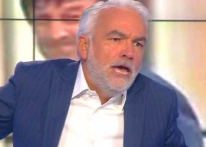 KangzBangz's tweet photo. #Philippe annonce 2% de hausse de pouvoirs d'achats, les français vont pouvoir mettre du beurre dans les epinards.
Attendez, depuis quand le beurre coûte une blinde ?!
#PascalPraud #pascalpraudfactory https://t.co/RMRTKKjPyZ