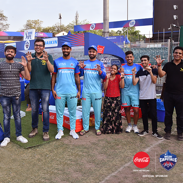 CocaCola_Ind's tweet photo. Fans were brimming over with joy when they got to meet their favourite @DelhiCapitals cricketers. #MeetDCWithCoke #ThisIsNewDelhi https://t.co/e2vElIShEW