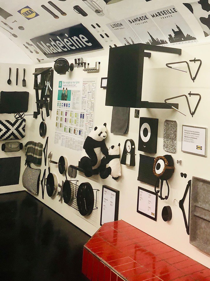 David_Belliard's tweet photo. La #pub n'a décidément aucune limite ! La station #madeleine transformée en showroom #ikea, vigile inclus 🙄 Toute cette pub partout, cet appel à la surconsommation, jusqu'à la nausée. Un autre modèle est possible ! 

(merci @Angelopoulos_E pour les photos) https://t.co/gHXGb0K3UY