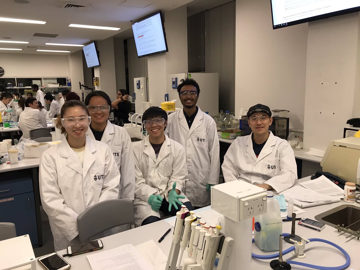 LSedger's tweet photo. 1/ #Cytometry_91565/91570 MSc MedBiotech students all doing their own FACS experiments today! Thanks to #BD &amp; #TreeStar (FlowJo) &amp; my terrific teaching team @ArShuSteve @I_am_agnibesh @Edward_Z_Ni @mayssasharabas 
@UTS_Science
Students: @ruchikajoshii @KurobaHeiji @SebastianSzuk https://t.co/MIRtrW3DF1