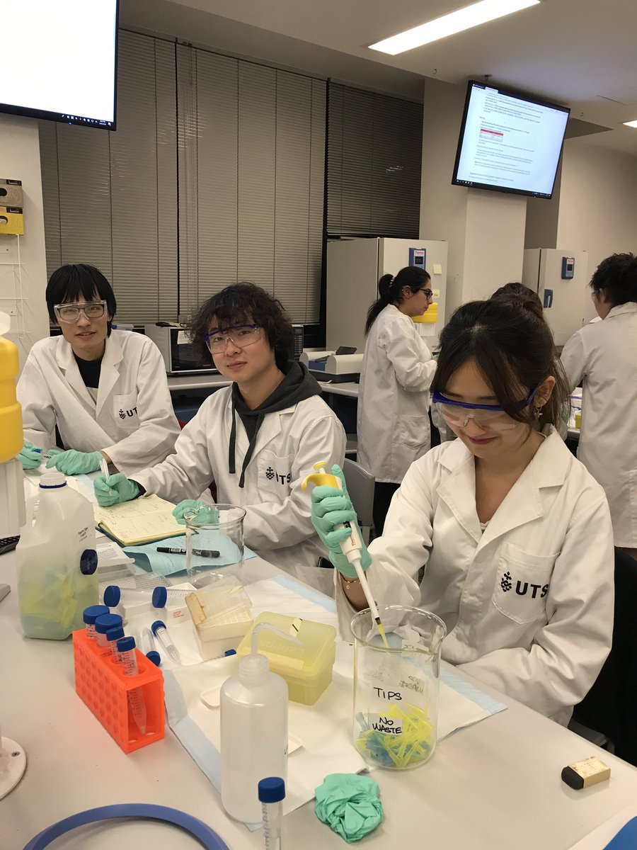 LSedger's tweet photo. 1/ #Cytometry_91565/91570 MSc MedBiotech students all doing their own FACS experiments today! Thanks to #BD &amp; #TreeStar (FlowJo) &amp; my terrific teaching team @ArShuSteve @I_am_agnibesh @Edward_Z_Ni @mayssasharabas 
@UTS_Science
Students: @ruchikajoshii @KurobaHeiji @SebastianSzuk https://t.co/MIRtrW3DF1