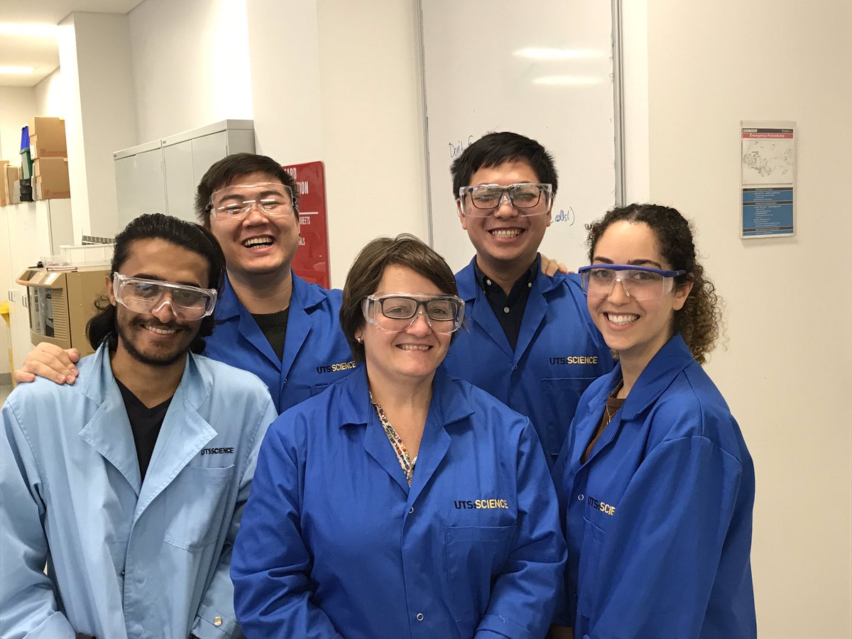 LSedger's tweet photo. 2. #Cytometry_91565/91570 class members... and of course the trusty subject teacher!!! https://t.co/uy26hlYZc5