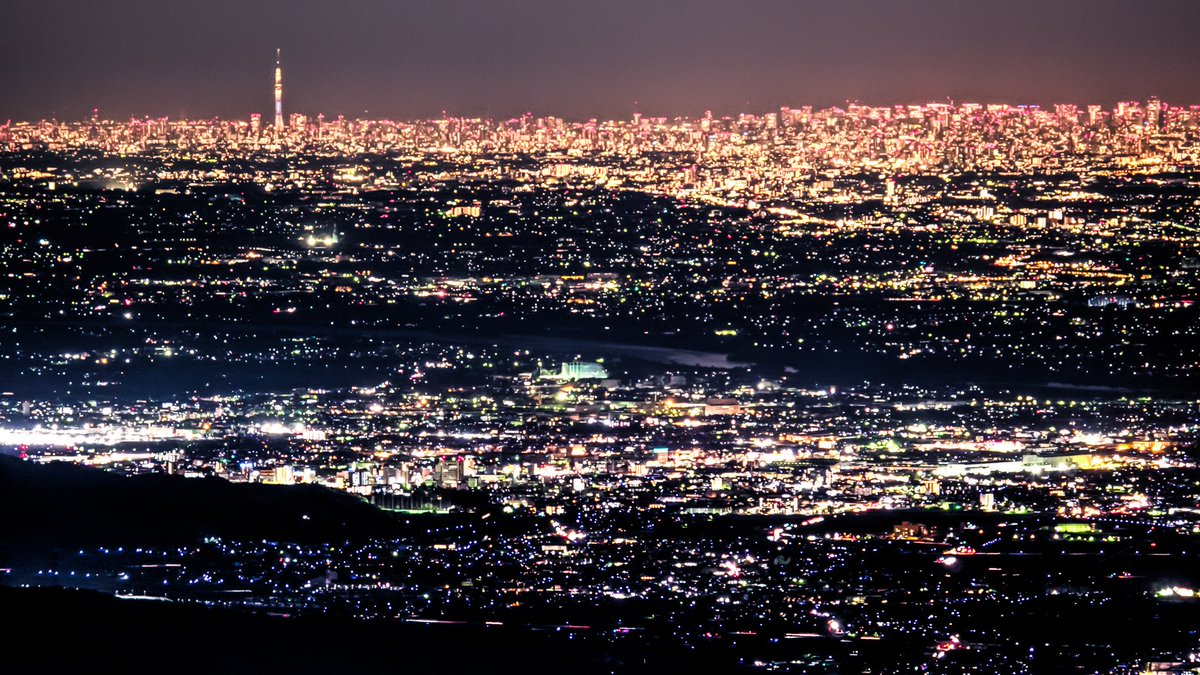タロウ フリーダム 赤城山の鳥居峠から眺める関東平野の夜景 東京スカイツリーと高層ビル群が確認出来ます スカイツリーの突き抜けている感じが凄い 群馬 赤城山 夜景 東京スカイツリー
