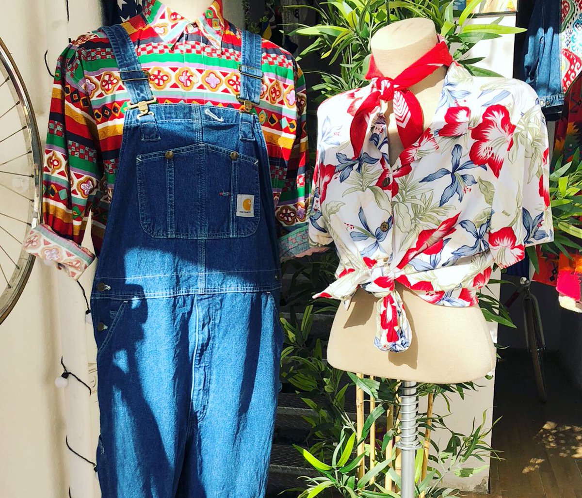 Aconsegueix el teu millor look #vintage amb les camises de Mahalo! Vine a per la teva a l'#OlimpicMarket del 8 i 9 de juny 😎 #modavintage #vintageoutfit #marketdemoda