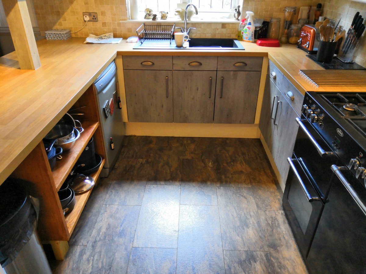 fitteddoorsME's tweet photo. New in the Bella range, London concrete. A contempary kitchen design using its style smartly and colour to make a statement, and easily transition from season to season. #kitchen #makeover #BrandNew https://t.co/K2HocR8Vuw