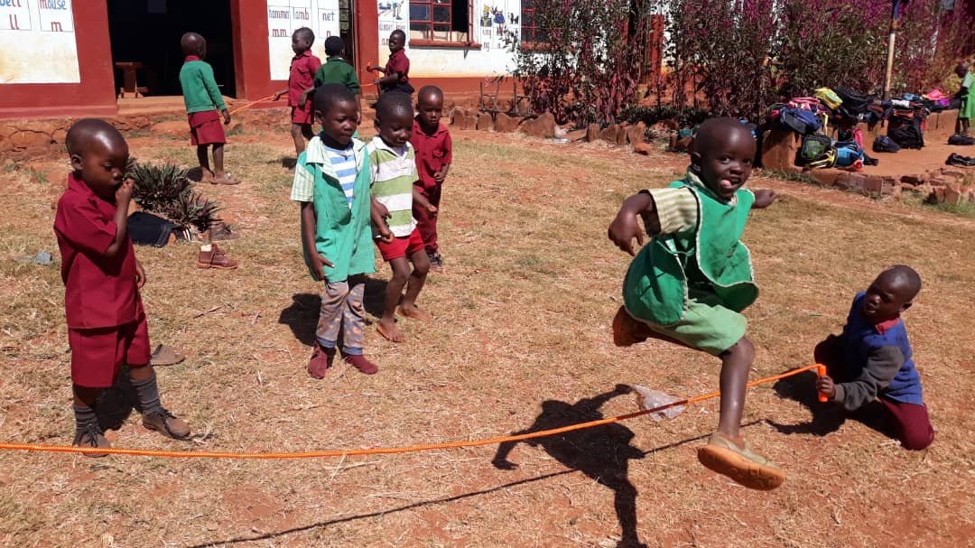 UNICEFZIMBABWE's tweet photo. Dzingire Primary School in Chimanimani lost 50 students, their headmaster &amp; 3 teachers to #CycloneIdai. Psychosocial &amp; trauma support is critical on the long road to recovery. Students are participating in psychosocial activities to help build resilience to move past the tragedy. https://t.co/UHN7h9j0lE