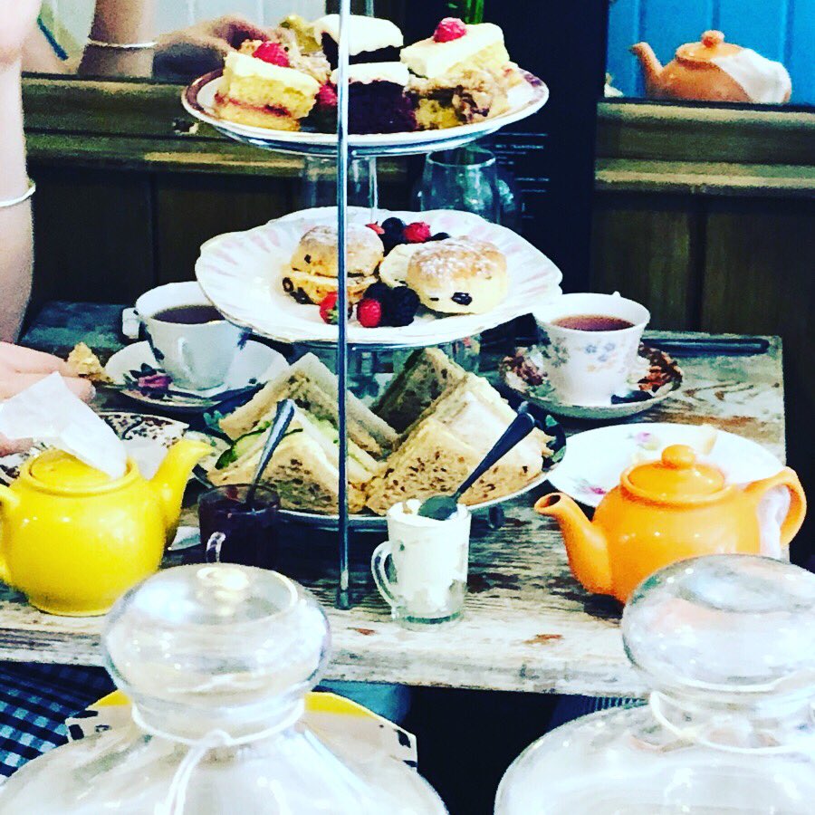 We have room for afternoon tea this Saturday between 4pm and 6pm  any fancy afternoon tea and cocktail and Prosecco coxandbaloneytearooms.com/book-a-table  #afternoontea #vintageafternoontea #cake #teapotcicktails #teagin #ladydayout #Saturday #tea #coxandbaloney #food #hendo #babyshower