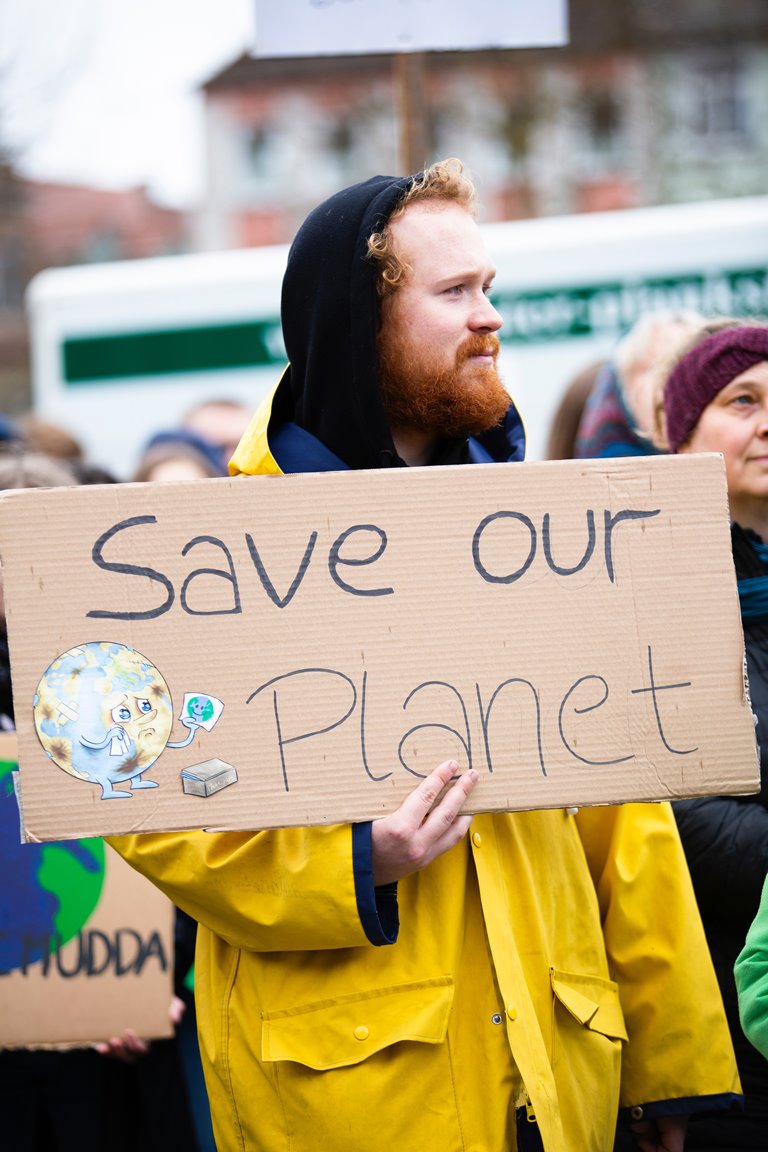 FuturesCentre's tweet photo. The UK government has declared climate emergency, will other countries now follow suit? #SignalofChange by @Ryanjonesy 

https://t.co/C6B3jsq51J https://t.co/KgoiIDOws7