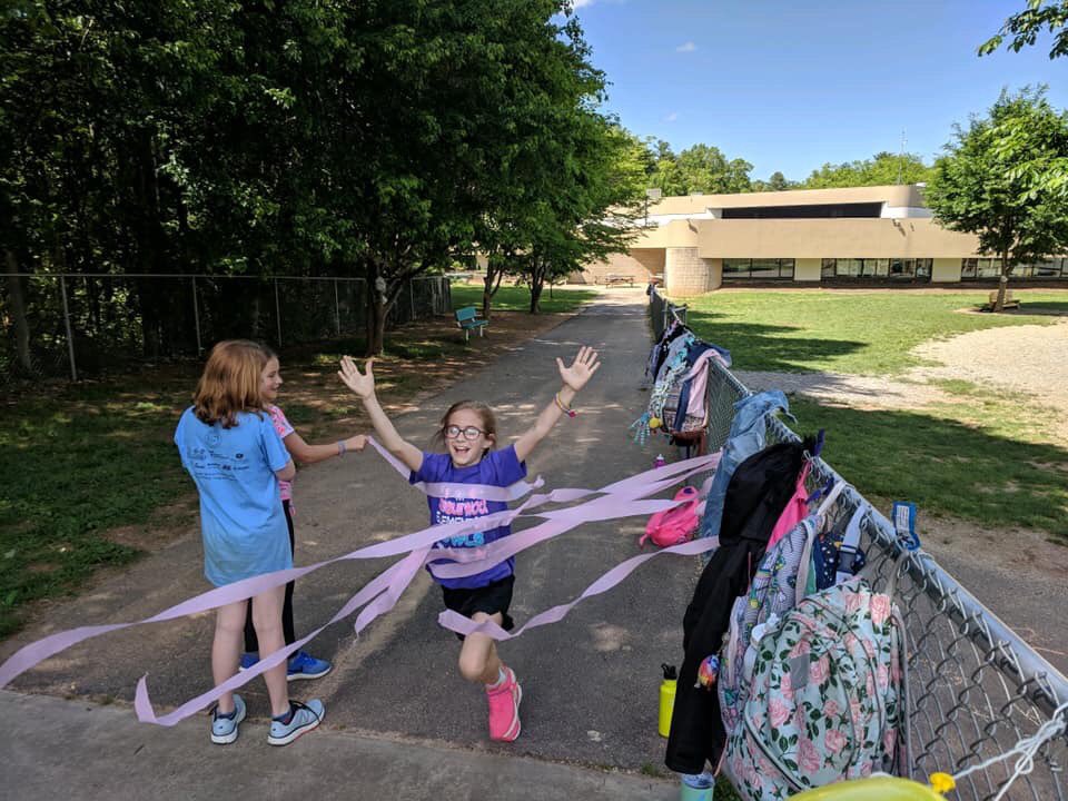 gotrwnc's tweet image. That feeling when you cross the finish line. 🏃🏻‍♀️💪🏻 Congrats Team Estes Elementary @BuncombeSchools on completing the #GirlsontheRun practice 5k! 📸: Coach Alexa #gotrwnc