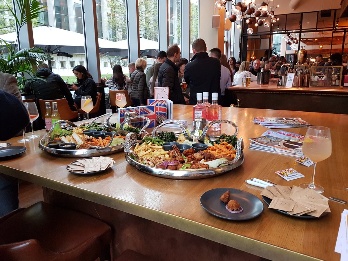 BizConnectMag's tweet photo. An amazing First Friday Connectworking @TheAlchemistUK #Spiningfields #Manchester big thanks to Kerry Woods and staff. We certainly had the VIP treatment with great food & @ChaseDistillery Gin drinks also with @PentoneFamily @Kevinowenhealth https://t.co/Fxj5lZun2F