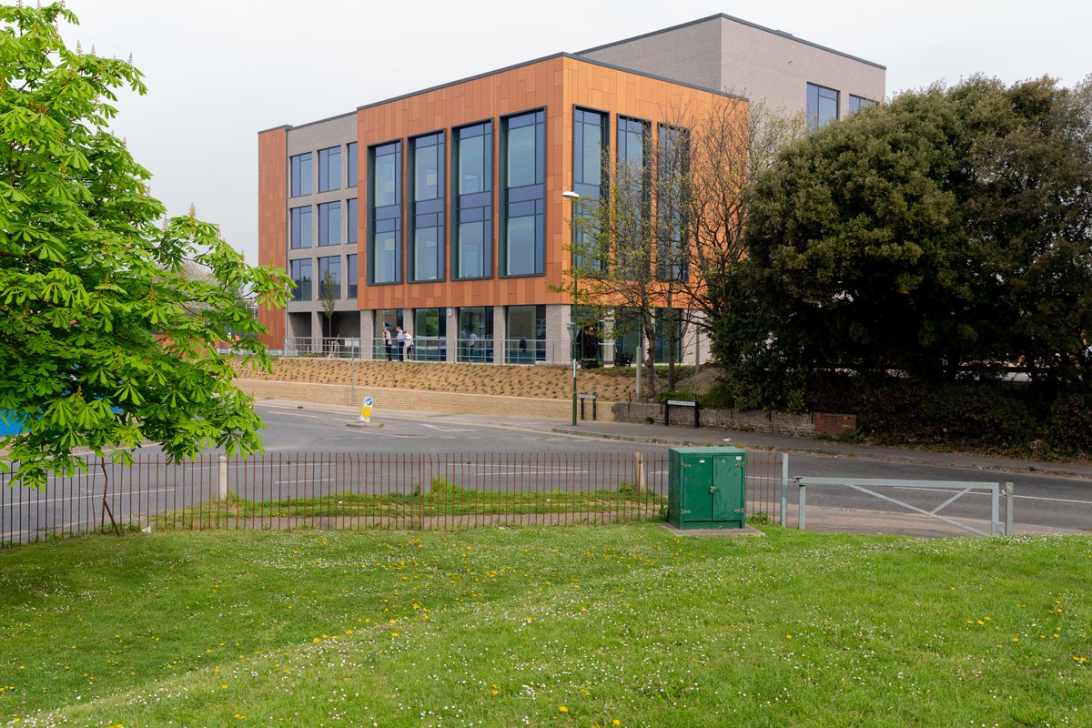 Leaylimited's tweet photo. A Few images from another recently completed and handed over project with @WillmottDixon - Adur Civic Centre in Shoreham. A truly stunning façade incorporating @KawneerUK curtain wall profiles. https://t.co/ihUXej5wq6