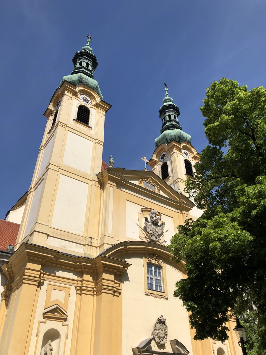 YCdris's tweet image. We have safely landed in Vienna yesterday and day 2 commences! Curious on how everyone else on this trip is doing? Look up #YCStudyAbroad2019