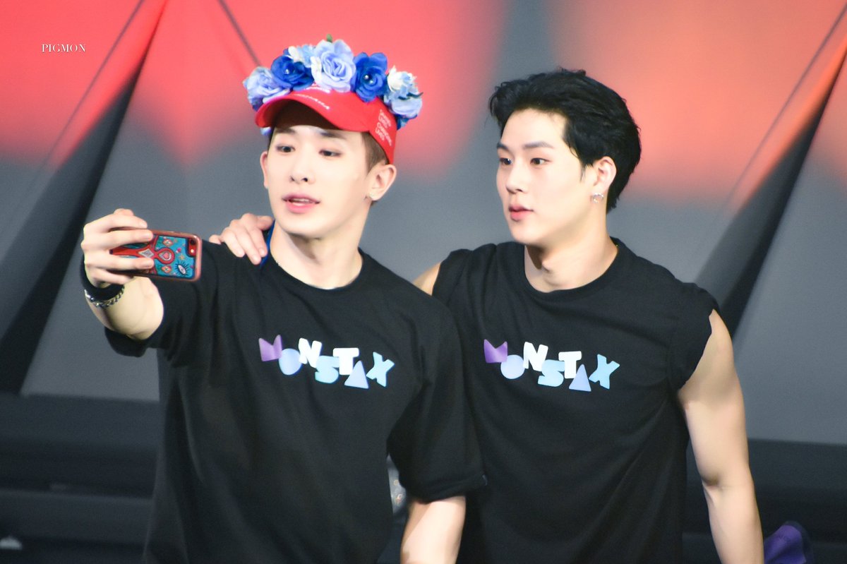 PIGMON9416's tweet photo. 190502 PICNIC 후쿠오카
#주헌 #JOOHONEY #원호 #WONHO #MONSTA_X #몬스타엑스 @OfficialMonstaX https://t.co/aGU4fdGJbj