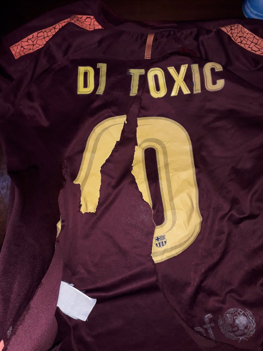 toxykal's tweet photo. @FCBarcelona My cloth torn by Liverpool fans last night 
But I'm cool cos tit 4 tat
#Djtoxic #Bacca 4 ever#Revenge 
We are coming for you next season Lipoor!! https://t.co/RYm7btlU5h
