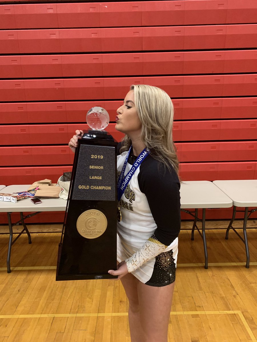 jthomas1048's tweet photo. You set a goal 10 years ago to become a World Cup Shooting Star.   You did more than just make it - you walked out a World Champ with your teammates!!  Keep setting lofty goals and know you can achieve them.  Next up - Ole Miss.  #HottyToddy #WCAlumni @mkthomaz05 https://t.co/1FuTUGdu8I