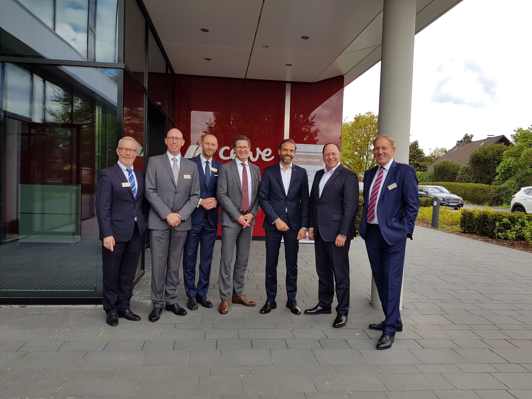 Dz Privatbank Volksbanken Raiffeisenbanken Zwischen Weser Und Ems Setzen Auf Genossenschaftliches Privatebanking Produktiver Austausch Bei Cewefotobuch In Oldenburg Innovationsregion Leistungundwerte T Co Oui9mz9xqx