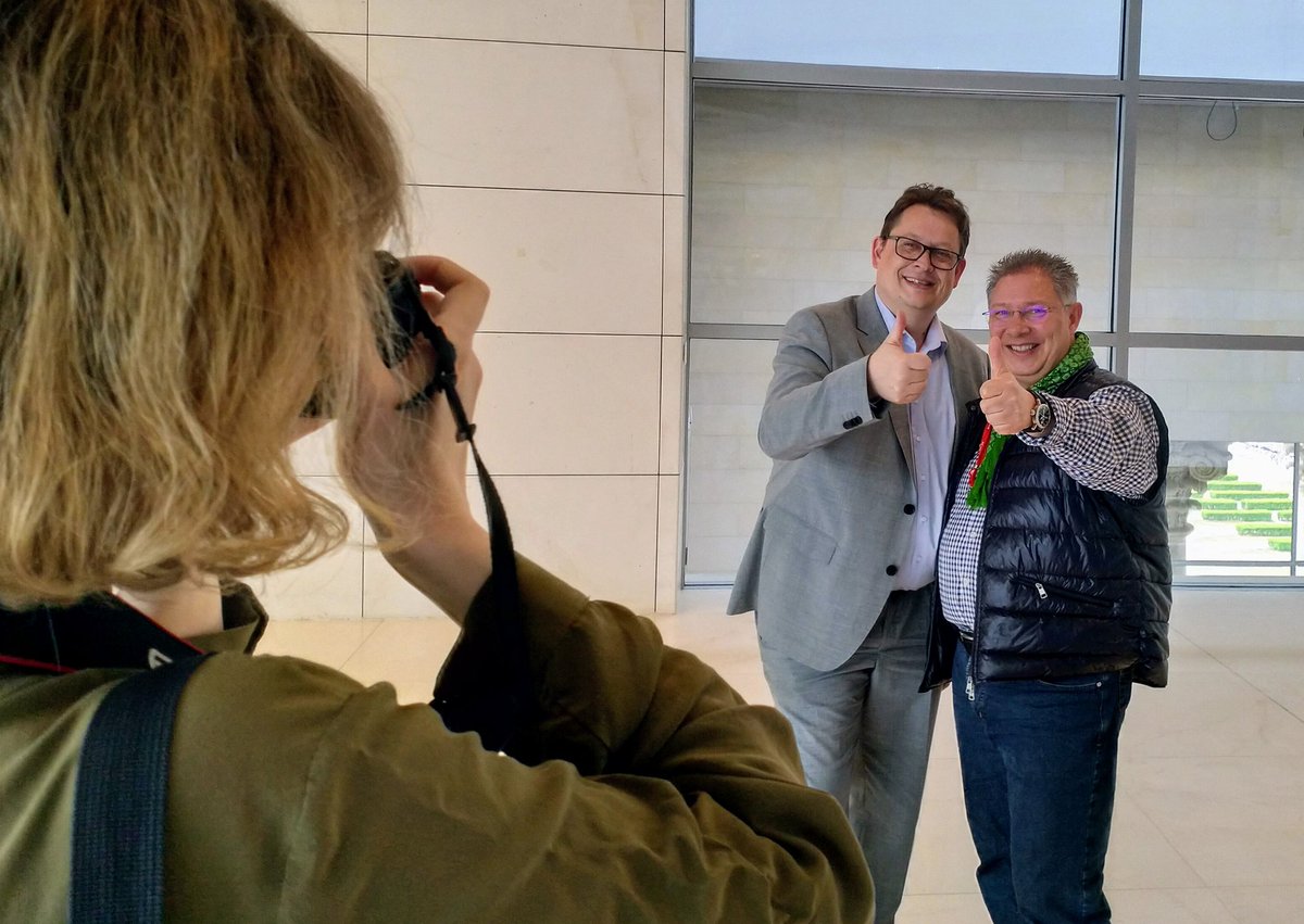 DRK_KV_Herford's tweet photo. MdB @s_schwartze gratuliert dem #DRK zum #Weltrotkreuztag 

@roteskreuz_de @drklvwl @Digital_im_DRK @ressourcencoach @hsuergit @MariaSundrum @BergischerMann https://t.co/rI686L8wXR