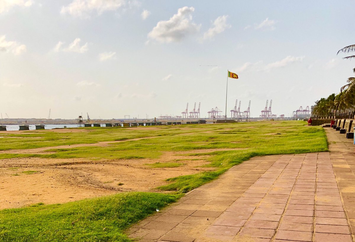 Galle Face, #Colombo today at 4:30pm. A bit early, but don’t think I have ever seen Galle Face completely empty during the past decade. 

#SriLanka #lka #SriLankaAttacks #EasterAttacksSL #EasterAttacksLK