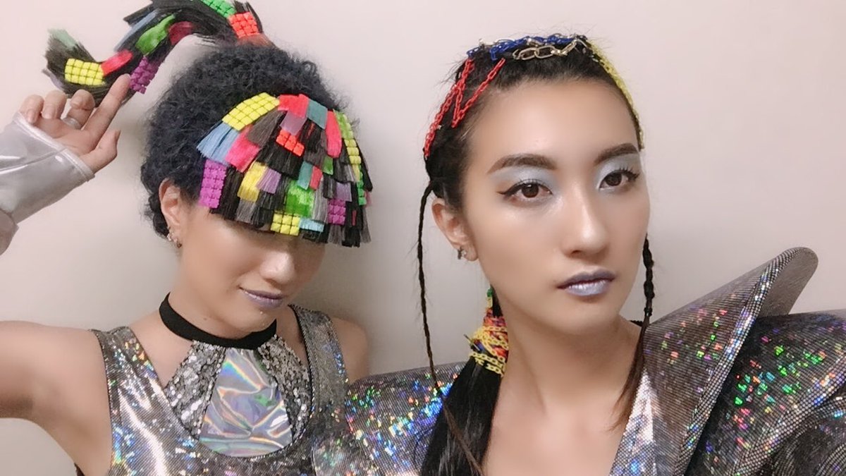 明香里 ふぉーとないとおばさん 本日はcresc のヘアーショーで踊ってきましたー ٩ ˊwˋ وいぇーい ギンギラギンでしょすごいでしょ テーマが近未来 的な やつですよ えぇえぇ 久々のヘアーショーでとっても楽しかったです ๑ ᴗ ๑