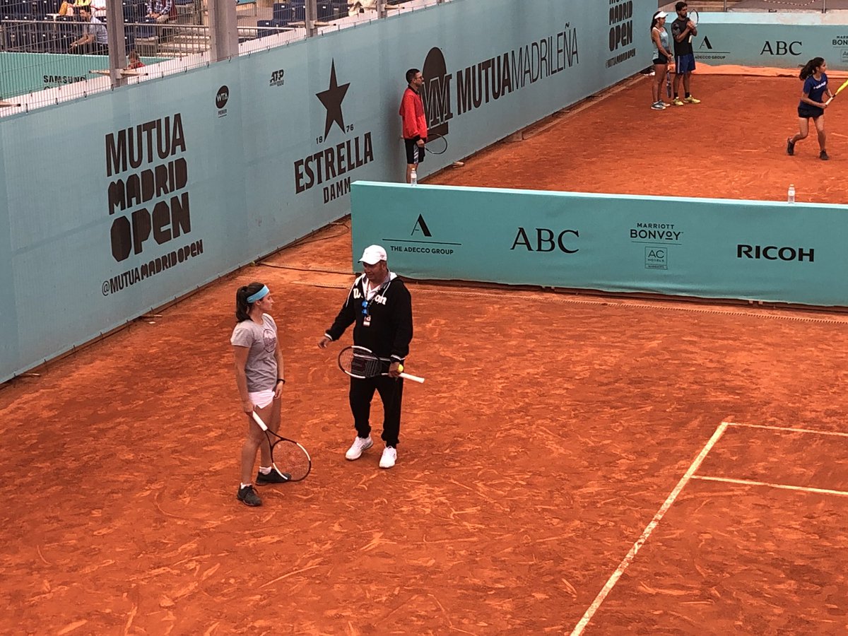 TGATennis's tweet photo. ¡VAMOS! 💪 @mariaberlangaa🇪🇸 gana un durísimo partido ante la nº2 del #MMOpenSub16 (con remontada incluida). Mañana 🔜 cuartos de final. Bravo #TGATeam #ItsTennisTime🎾 #MMOPEN https://t.co/NNBnX9kd4A