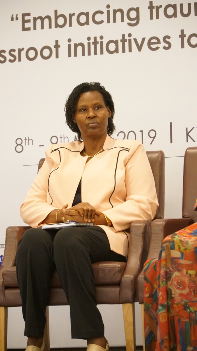 Rw_Psychology's tweet image. Ms. Jane Abatoni/ES ARCT-Ruhuka

“Haracyari akato ku bafite ihungabana kuko abenshi bazi ko ntawe uvuga ibibazo. Uku kwihererana ibibazo no kutavuza amarangamutima yahungabanye bigira ingaruka mbi ku buzima n'imibanire y'abantu, bikanatera ibindi bibazo birimo ihohoterwa."