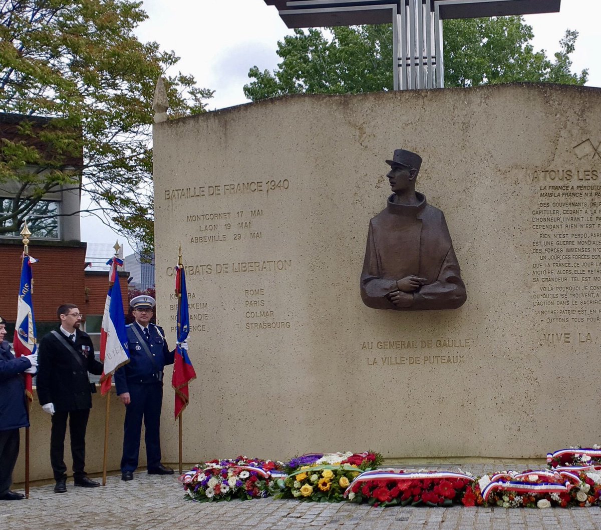 « La guerre est gagnée. Voici la victoire. C’est la victoire des Nations Unies et c’est la victoire de la France.  » Charles De Gaulle 

Ne jamais oublier toutes celles et ceux morts pour notre liberté.

#Puteaux