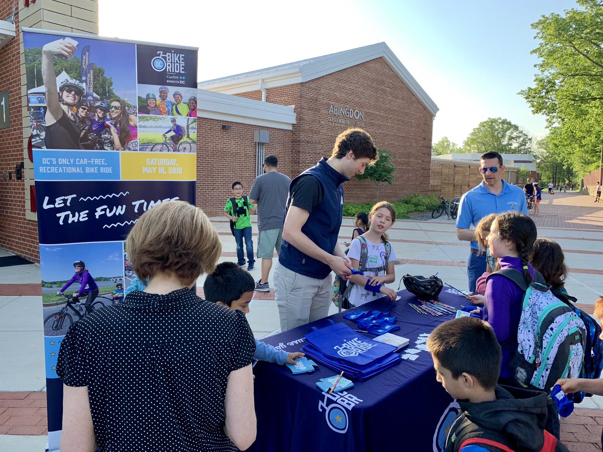 AbingdonGIFT's tweet photo. It’s #APSBike2SchoolDay today!! Love seeing everyone out on this beautiful morning. #abdrocks 🚴‍♂️🚶🏼‍♂️@APSVirginia @AbingdonPE https://t.co/sb5UmKTZtF