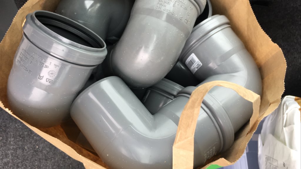 sbamueller's tweet photo. Eine Tüte voller Abflussrohre? Das kann nur eines bedeuten: es gibt wieder ein #FeinstaubSensor Basteln und zwar am 20.5. 19:00 im #Freilab in der Ensisheimer Straße.
#IoT #AirPollution #Freiburg #DigitaleSouveränität #Digitalisierung #cleanair @luftdaten @envmet https://t.co/2POHI2oEJR