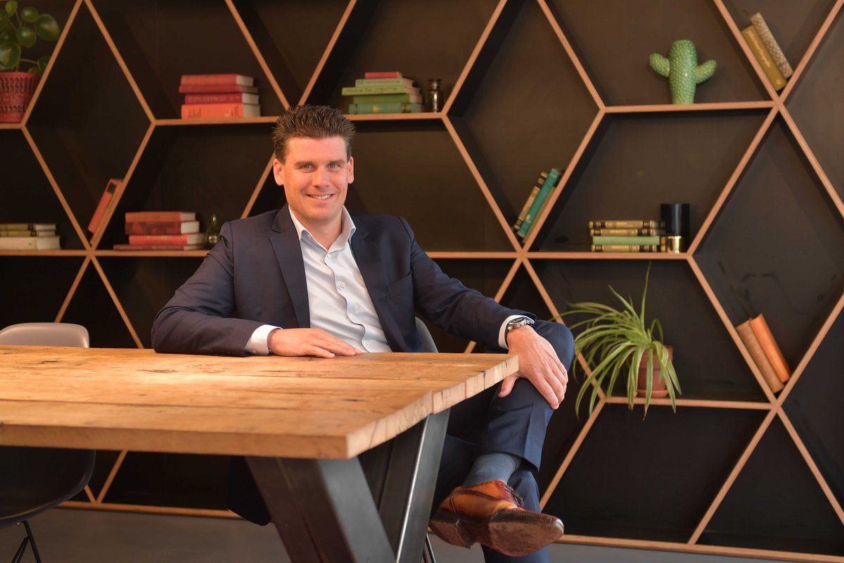 Al ruim 10 jaar werken we samen met Founding Partner <a href="/EWfacility/">EW Facility Services</a> aan de Ondernemers Award. Mooi moment om even terug te blikken met algemeen directeur Bas Cornelissen, juryvoorzitter én alumnus van <a href="/Saxion/">Hogeschool Saxion (inactief)</a>  Lees meer > saxion.to/2Lvw6EW
#ondernemersaward #foundingpartner