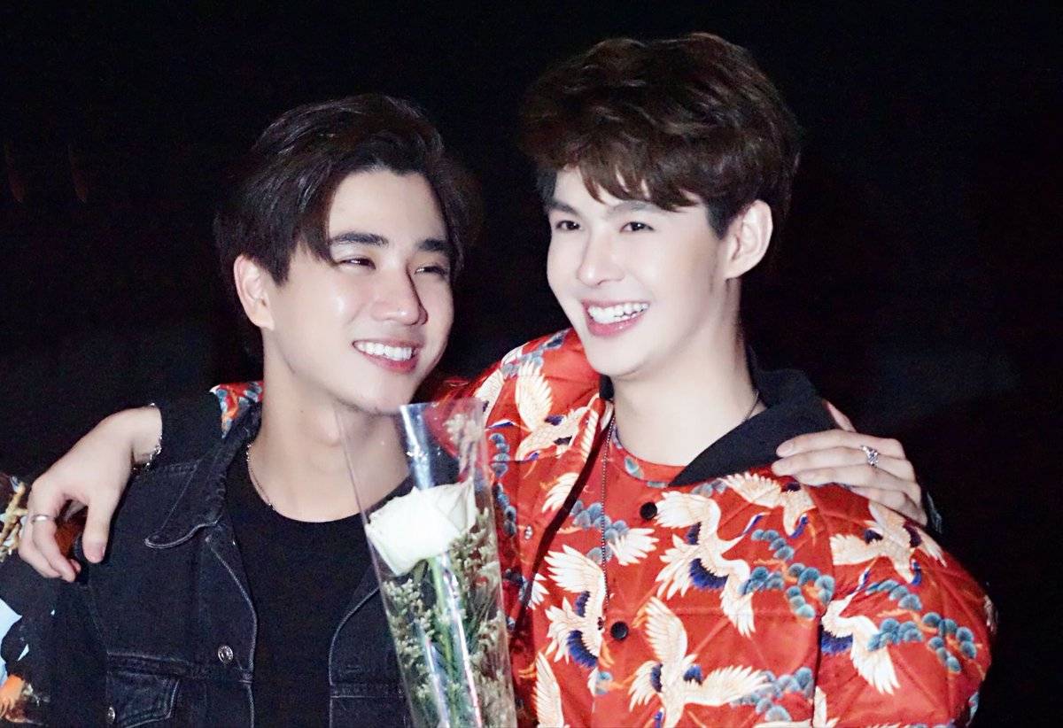 sonpin333's tweet photo. If you turn back once more, then I must beat the Spring breeze to running for your hug.
Cr.logo 
#KazzAwards2019
#PERTHSAINTxKazzAwards2019 https://t.co/PFzAbge4oa