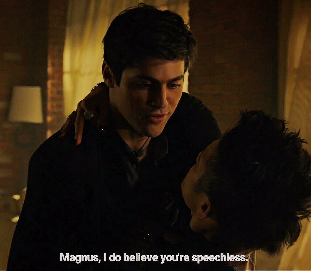 Ameliadandridg1's tweet photo. How Magnus imagined Alec to be like at dancing vs how Alec is actually like https://t.co/JPqyLEqiTu