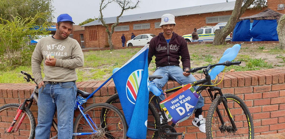 ivan2meyer's tweet photo. Thank you to all @Our_DA @WesternCapeDA supporters and volunteers. Keeping Western Cape blue. #WindeForPremier #VoteDAon8May. Our staff and supporters are amazing. https://t.co/H9uMXQskmn