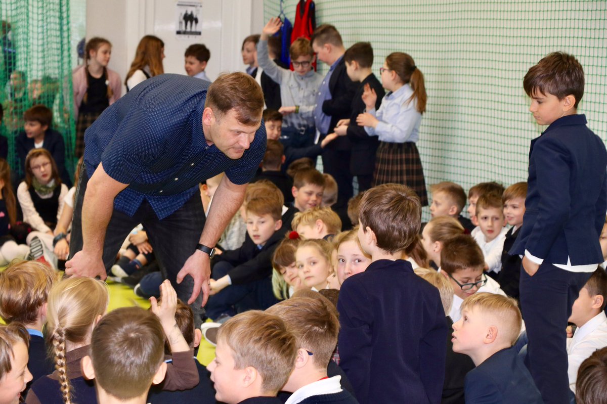 ParalympicsLTU's tweet photo. #MotivationalWednesday with paraathletes Mindaugas Bilius &amp; Danas Sodaitis at school in #Lithuania 🇱🇹 #ParalympicsLithuania #Paralympics #Medals #Champions #ParaAthletics #ParaAthlete https://t.co/1bS3No8BhT