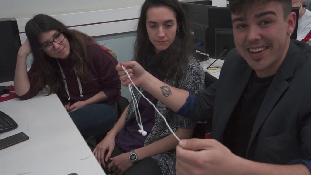 Hola a tothom!!!! Voleu veure què fem a la Mercè amb una mica de MÀGIA???

youtu.be/9jkttQQyAA0 youtu.be/9jkttQQyAA0