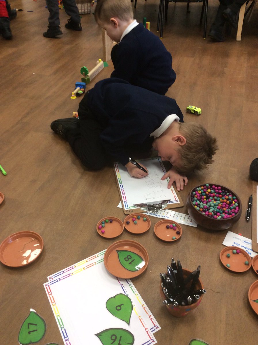 Harts_R2's tweet photo. We just love doing maths in R2 and today we have learnt to divide into groups equally! ➗🌟#soproud #mathsisfun #eyfsmaths @hartsholmeacad https://t.co/QYwTCLnumy