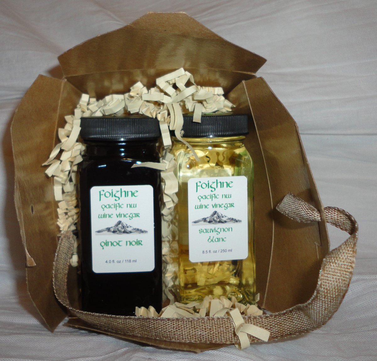 MS_Keogh's tweet photo. Looking for a unique #MothersDay gift for the mom that loves to cook? Send Foighne's Pacific NW Wine Vinegar gift packs: Select vinegars, card, recipes, gift box and #freeshipping https://t.co/dF9joU3p5X #foodie #homechef #smallbatch #PacificNW #giftideas https://t.co/92ZiTNVJzb