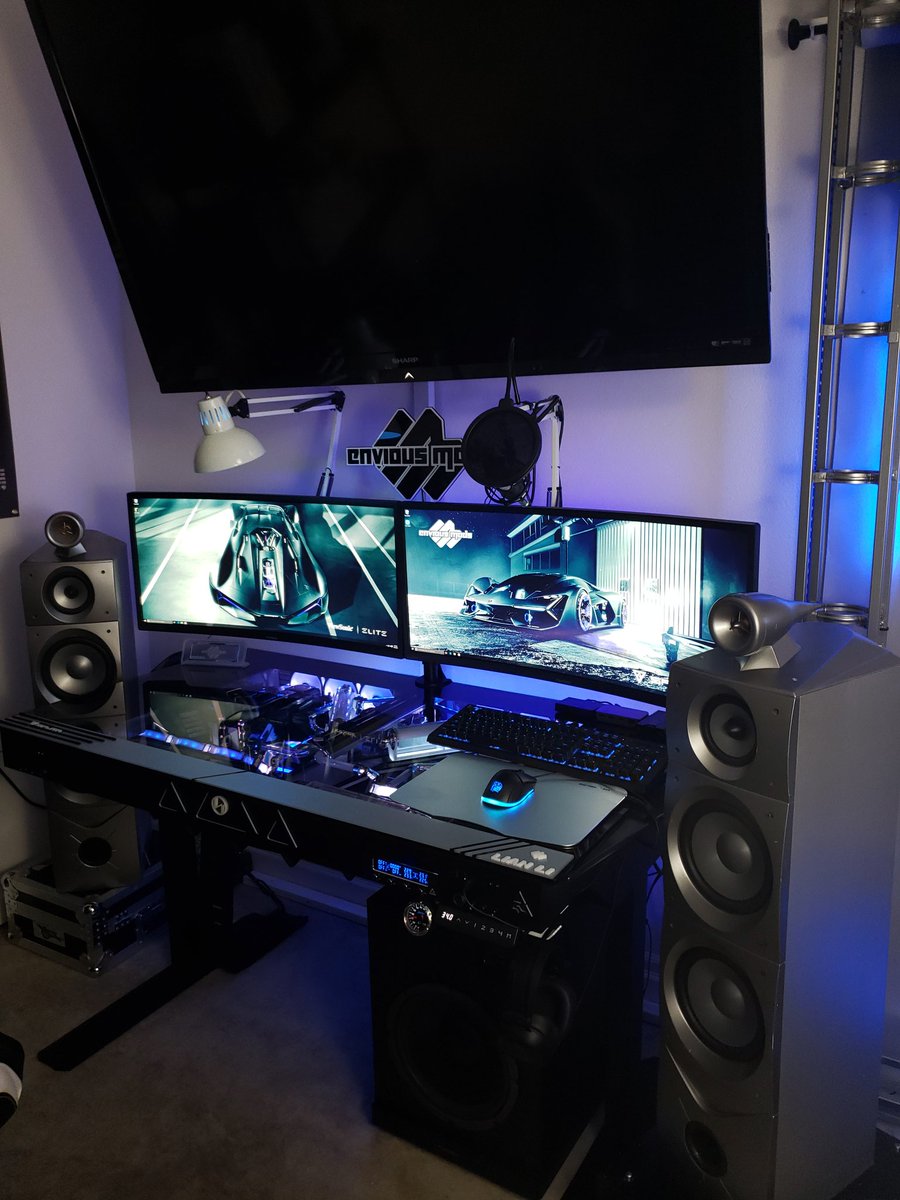 EnviousMods's tweet photo. The "Splitr" dual PC desk mod wouldn't have been complete without the 2 x 35" curved @ViewSonicGaming RGB XG350R-C gaming monitors that run at 100hz. 

#viewsonicELITE #ViewsonicEliteXG350R-C #XG350R-C #viewsonicgaming #viewsonic #Splitr #enviousmods https://t.co/ZxwAHkgspa