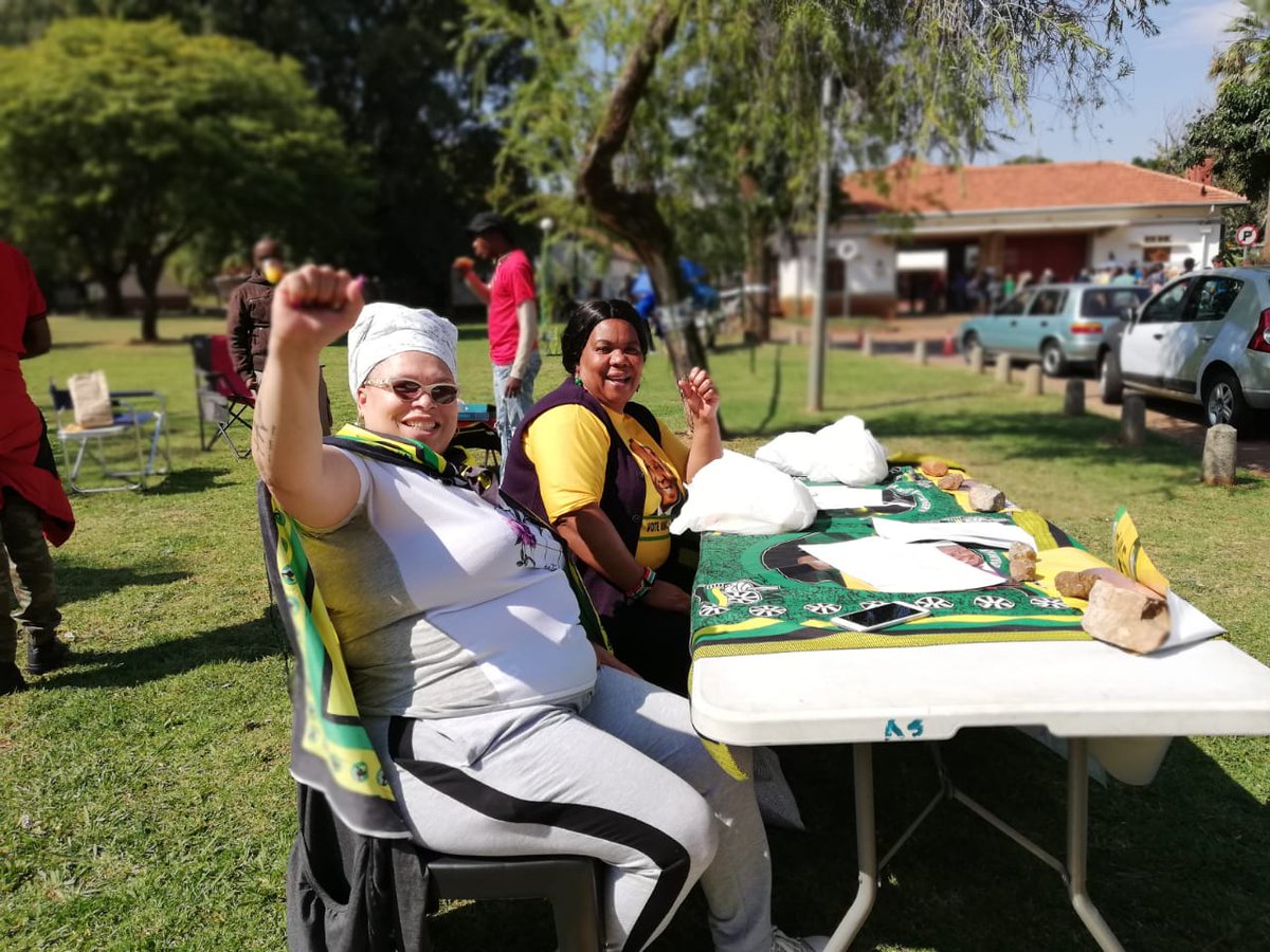 kitty46katzy's tweet photo. #Volunteered at the #HatfieldEmergency #Ward92 #ANV info desk #IVotedANC https://t.co/Avnvurhqbu
