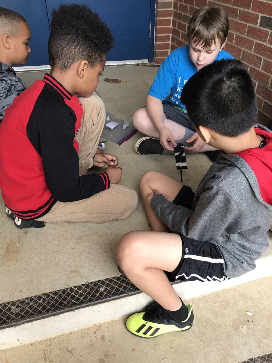 HESlibSTEMtech's tweet image. When the testing is inside, we take the learning outside! Straw raft design challenge... @FCPSSTEAM @fcpsnews @Herndon_ES