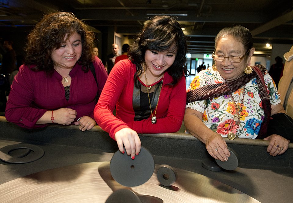 exploratorium's tweet photo. Pay-what-you-wish on #MothersDaySF at the Exploratorium this Sunday, 5/12. To honor this special day, we offer bilingual programming, fabulous performances of folklórico dances, mariachi &amp; make paper flowers. Learn more: https://t.co/jy1fc9SeNC https://t.co/QyvDq7yAkj