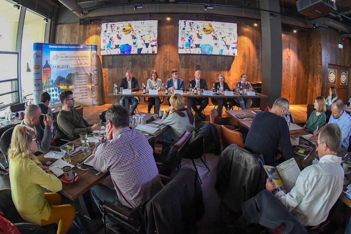 Das war die Pressekonferenz zum SRH Dämmer Marathon 2019! Nur noch 3 Tage! Unsere Spannung steigt, Eure auch?
Nochmal vielen Dank an unseren Gastgeber <a href="/WHISTLE/">Nick Whitmoyer</a> Mannheim Mannheim!
___
#wirlaufen #srhdämmermarathon2019
