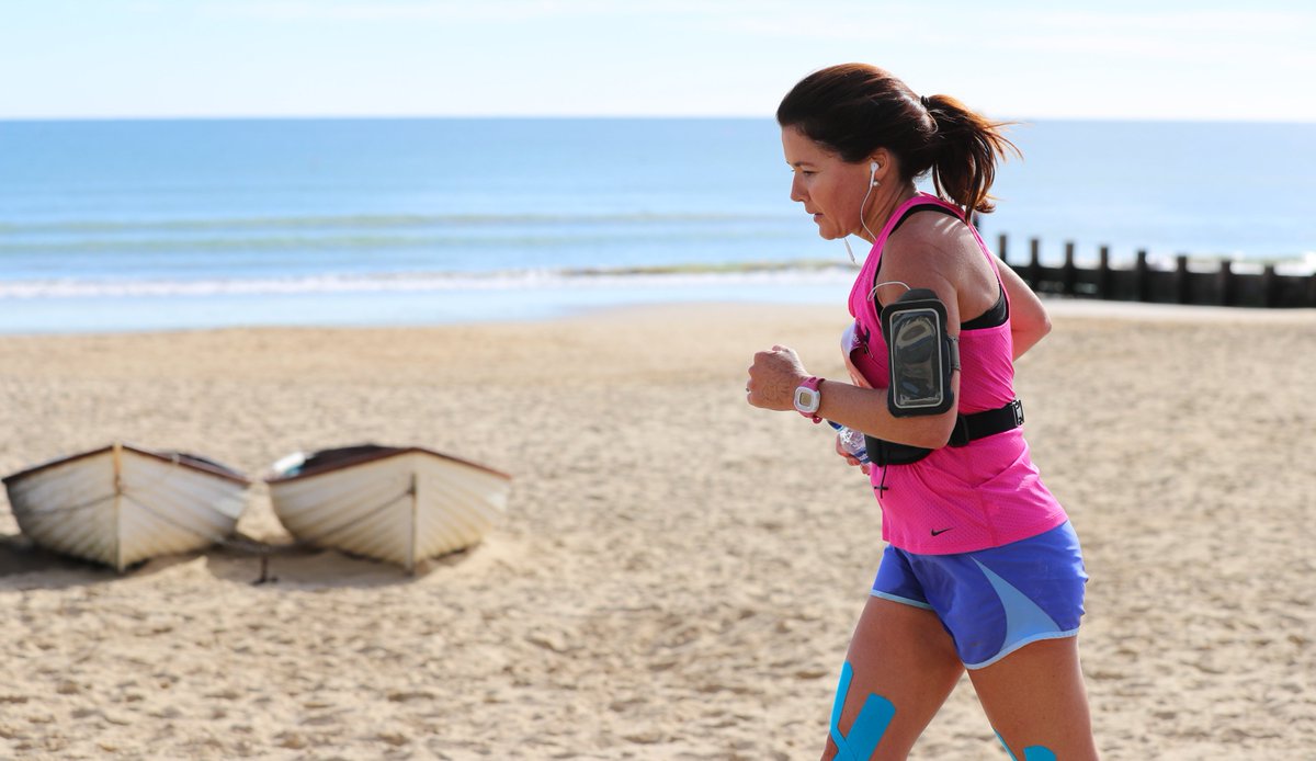 UKRunChat's tweet photo. RT this &amp; follow @RunBournemouth to be in the Sunday 12th May 9pm draw to win 2 entries for you &amp; a friend into event of your choice at Bournemouth Marathon Festival. 1 intraining wicking T-shirt, 1 intraining running belt, 1 pair of lock laces, 1 winner. Good luck. #ukrunchat https://t.co/soaEksjoae
