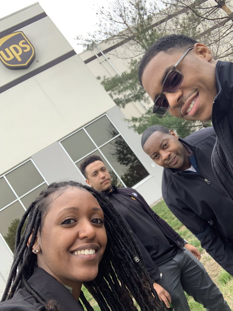 KurtuSara's tweet photo. Customer visit to Medtronic with our front line supervisors. Teaching our future partners the importance of what we do everyday in our hubs @BobKee6 @LaurenCarroll44 @LynellFoxworth1 @BarberRasheen @JohnEitel2 https://t.co/snh3QZJngO