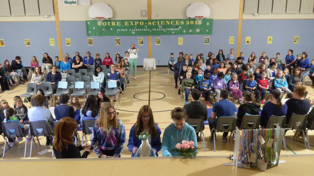 sncdsb's tweet photo. #CatholicEducationWeek @STMS_Soldiers held a Living Rosary celebration Following the rosary, Father Terry blessed the rosaries that the students made and the rosaries will be sent to the Philippines. Thank you to the CWL crew for our yearly rosary making traditions! @CatholicEdu https://t.co/PW38mXrlPX