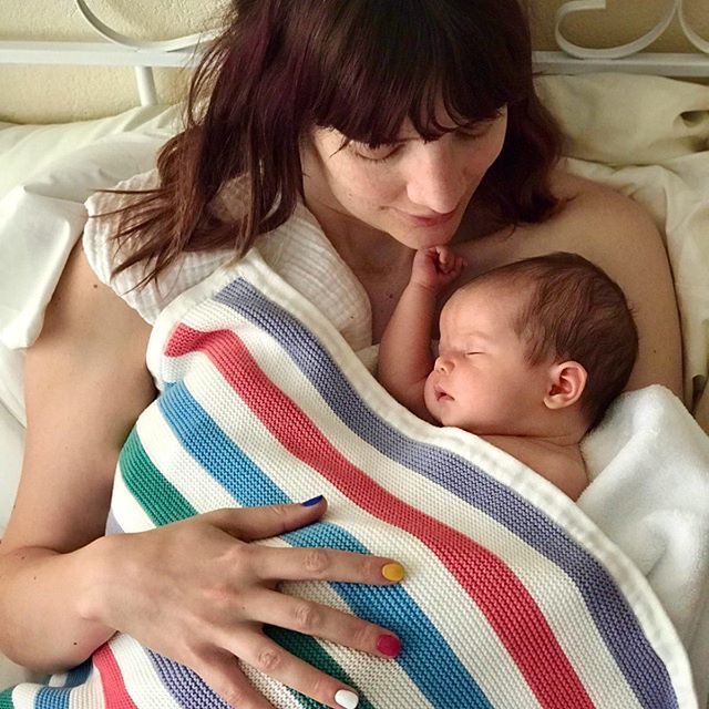 6 weeks... this has been a milestone in my head since Bea’s birth. For C section mamas this is when we are allowed to drive and have baths (which I can’t WAIT to have when Stephen is home!) it’s also when you are meant to start feeling a little more sane… bit.ly/2PUIfBQ