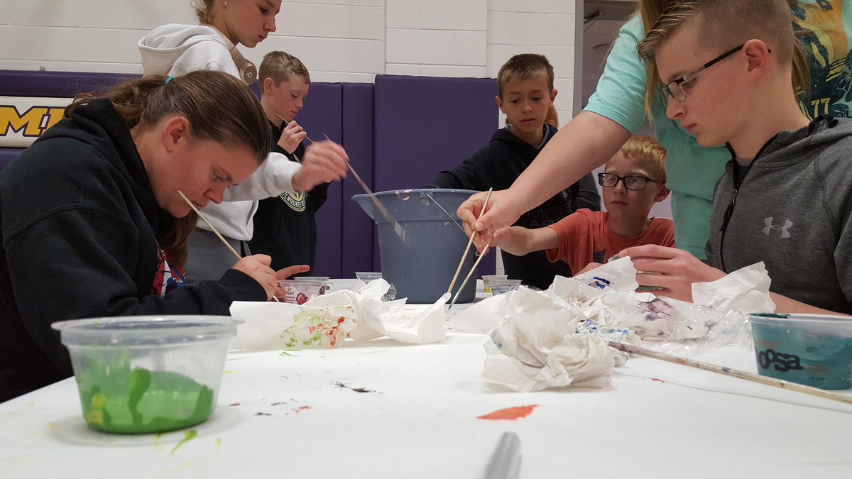 HamptonArtDept's tweet image. Student participation in activities! #hawknationcreation #hamptonhawks1 #creativityislife