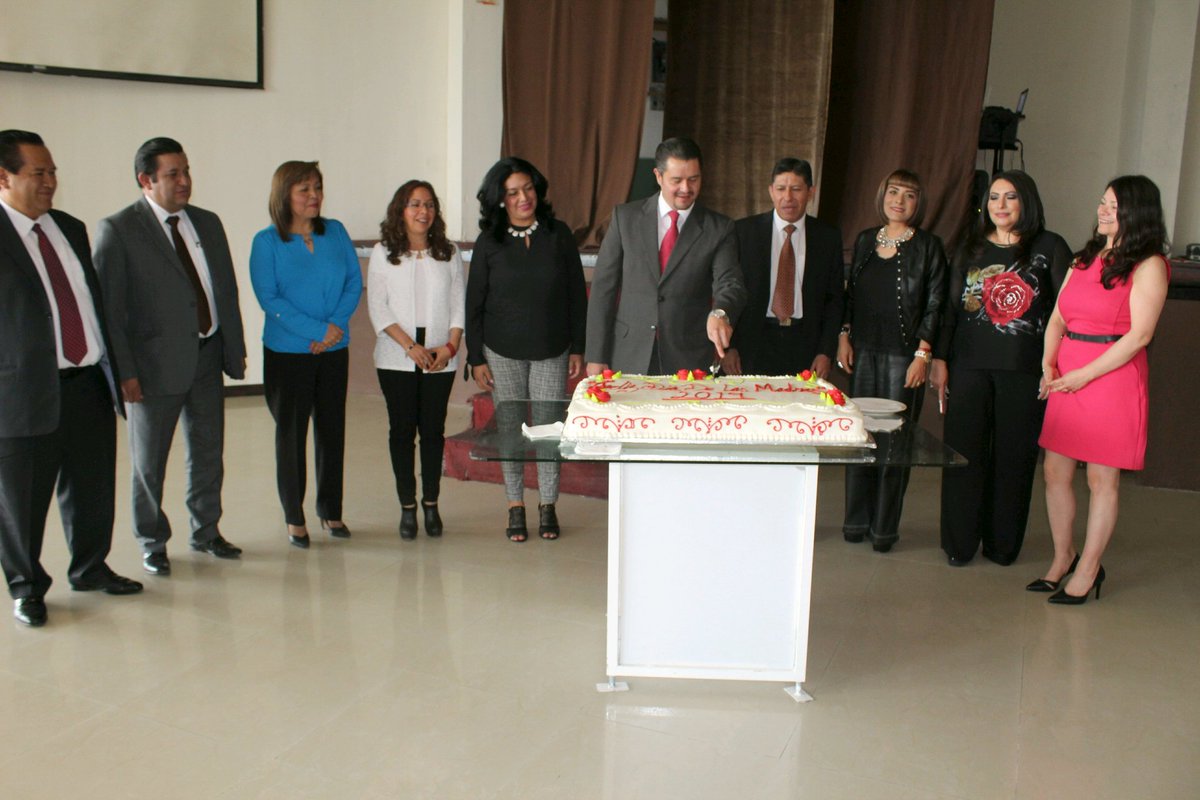 PJTLAXCALA's tweet photo. El Magistrado Presidente @MALDONADOHEC en compañía de magistradas, magistrados y los integrantes del Consejo de la Judicatura, celebraron a las madres trabajadoras del @PJTLAXCALA 
#Instituciónhumanayvanguardista https://t.co/MAh2Yxxa6S