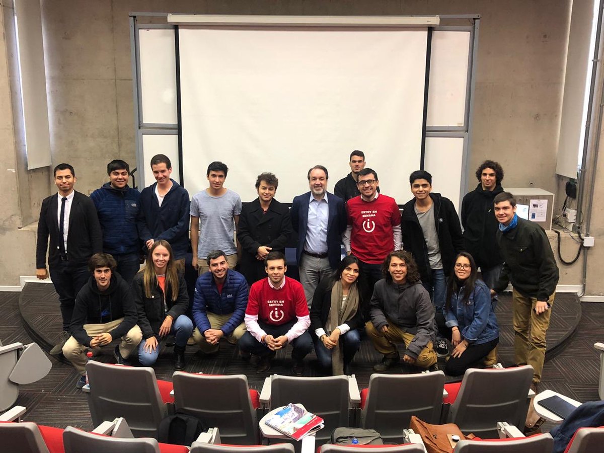 maquitasoto's tweet image. #ChileCheck #Semanai2019 @DaeUdd @UDD_cl @i_respublica 
Charla de @gonzalomuller sobre las diferencias entre prioridades políticas y urgencias sociales.