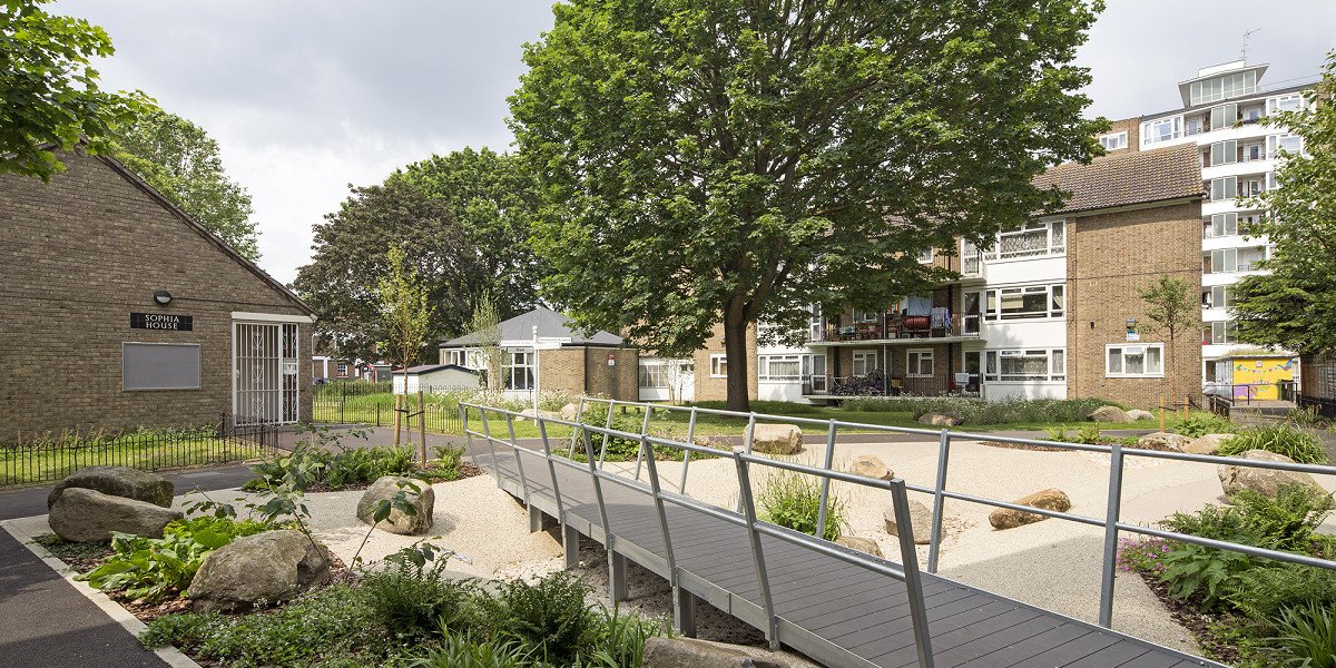 talklandscape's tweet image. #LIBlog: The Committee on #ClimateChange has advised the UK to set a net #zeroemissions target by 2050 – but this won’t be credible unless there is a significant ramp up in #policies to support it, writes @AaronBH2O. Read more: bit.ly/2JnDKi3?utm_ca…