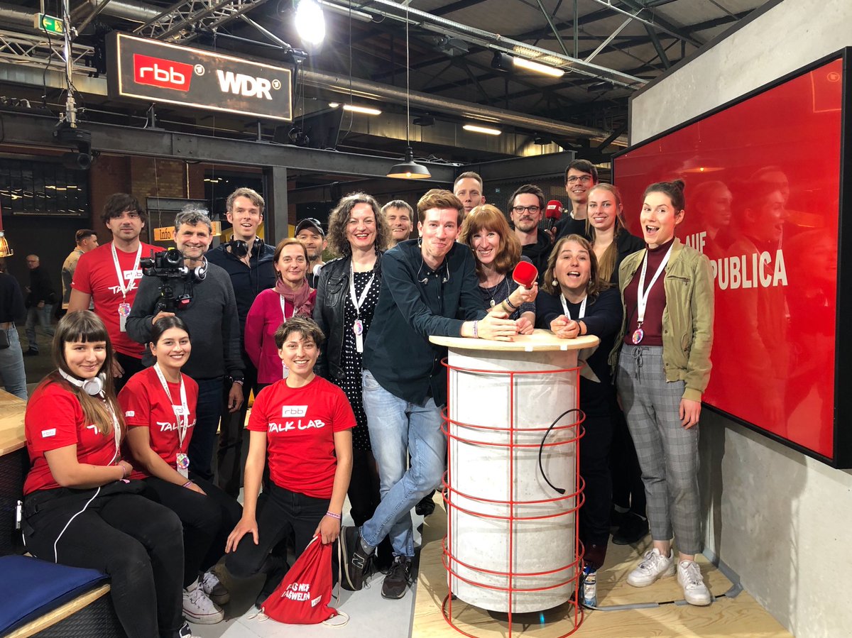 Raphimir's tweet photo. Bye, Bye #rbbTalkLab! Über 20 Talks und Workshops in drei Tagen über die Zukunft des ÖR, des Journalismus u.v.m. Hat großen Spaß gemacht in diesem tollen Team zu arbeiten. #rbb #rp19 #tldr https://t.co/bk45olMewy